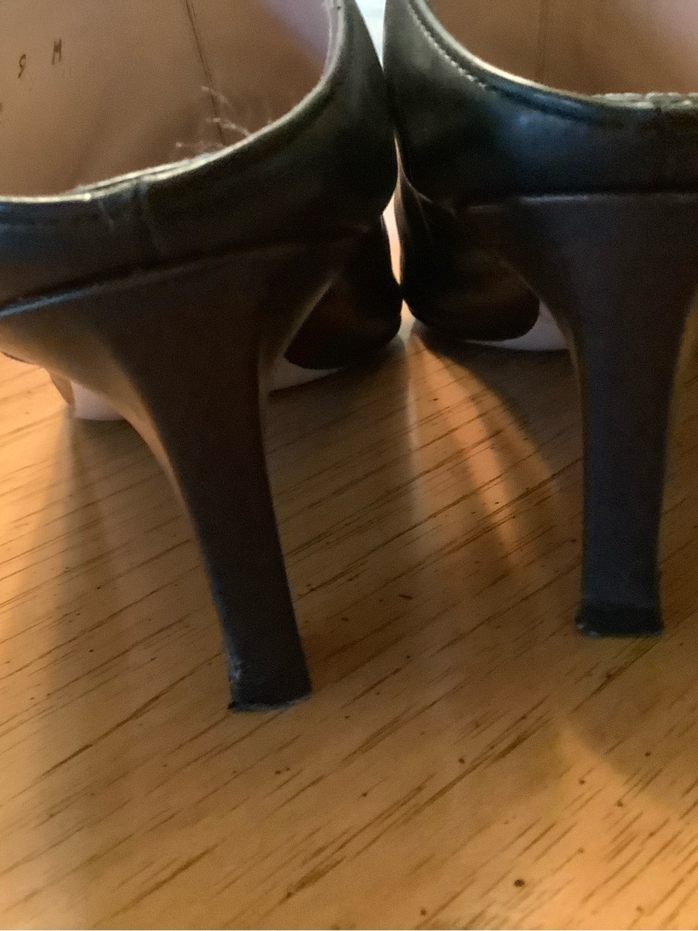 Stuart Weitzman Black Pointed Toe Leather Mules Size 9 - Picture 5 of 5